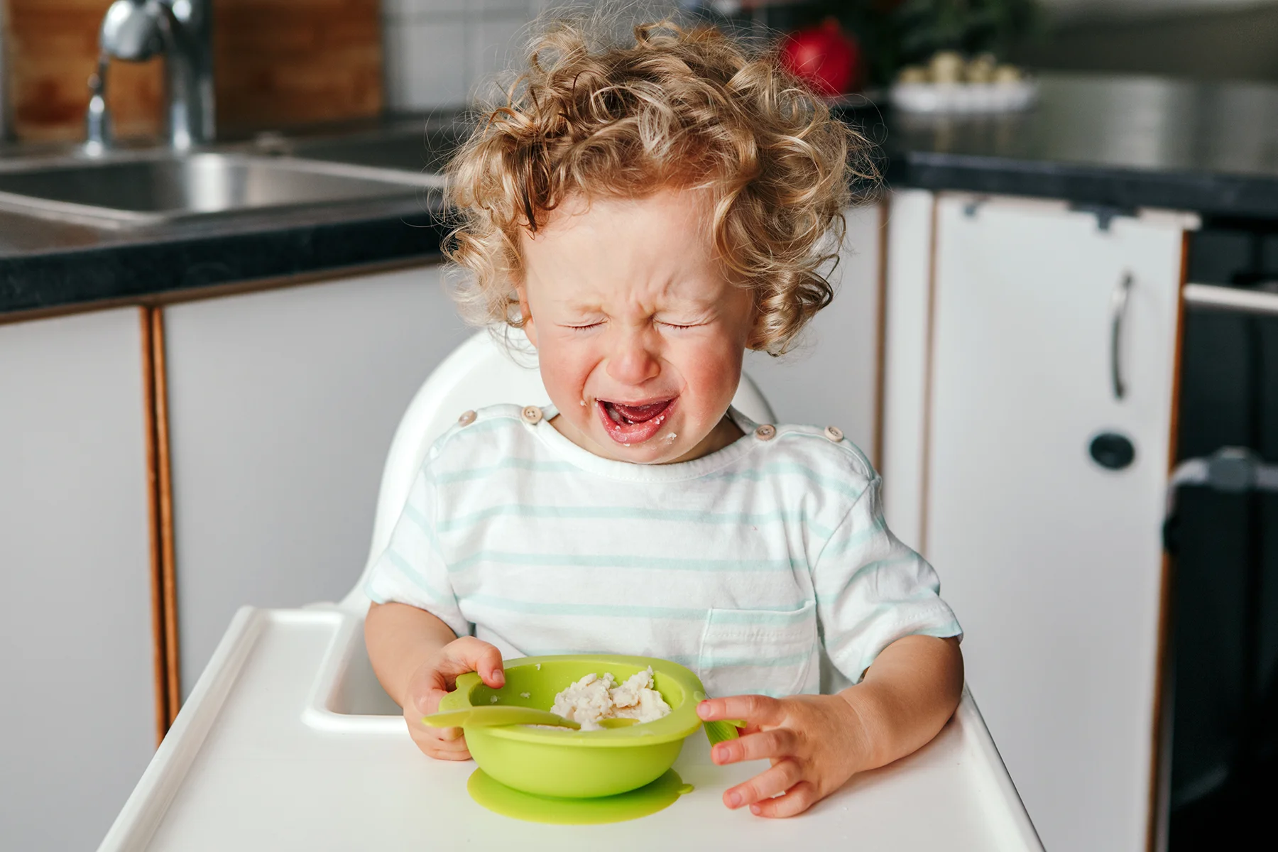 Tips när din bebis vill inte äta – så löser du matvägran